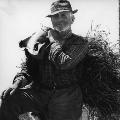 Il contadino, the farm hand.